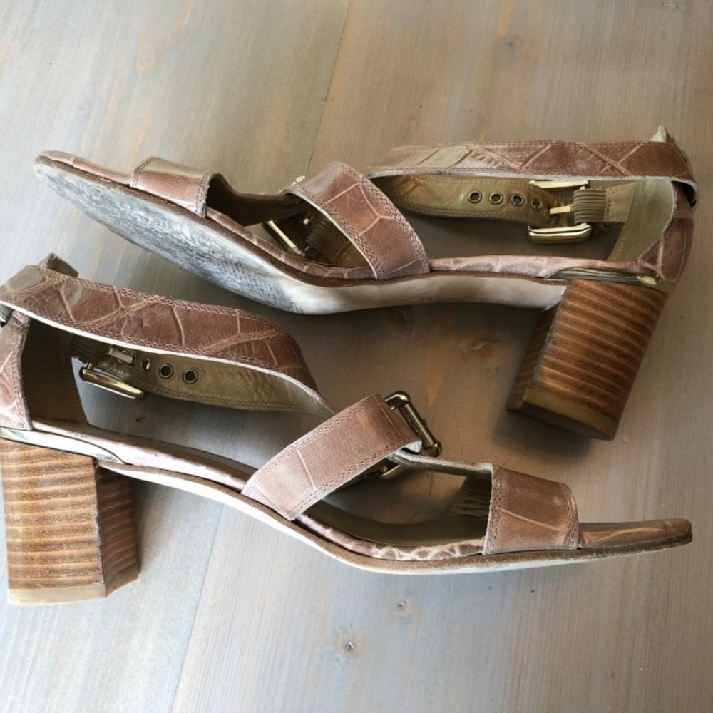 Stuart Weitzman Rimactivity Croco Leather Sandal - Picture 8 of 10